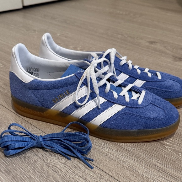 adidas Shoes - NEW!!Adidas Samba OG Suede Sneakers - Blue/White